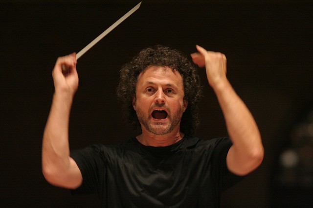 Dertig jaar geleden: Fabrice Bollon wordt leider van het Nieuw Vlaams Symfonie&nbsp;Orkest