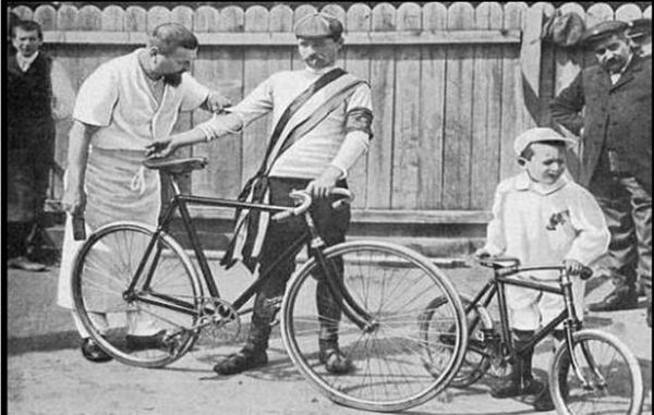 96 maurice garin met verzorger en zoontje in 1903