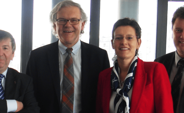 Tien jaar geleden: Minister van Justitie Stefaan De Clerck geconfronteerd met verontwaardigde&nbsp;burgemeesters