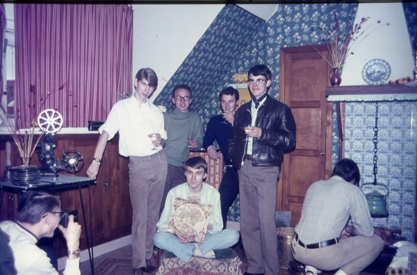 44 Poseren met een drankje