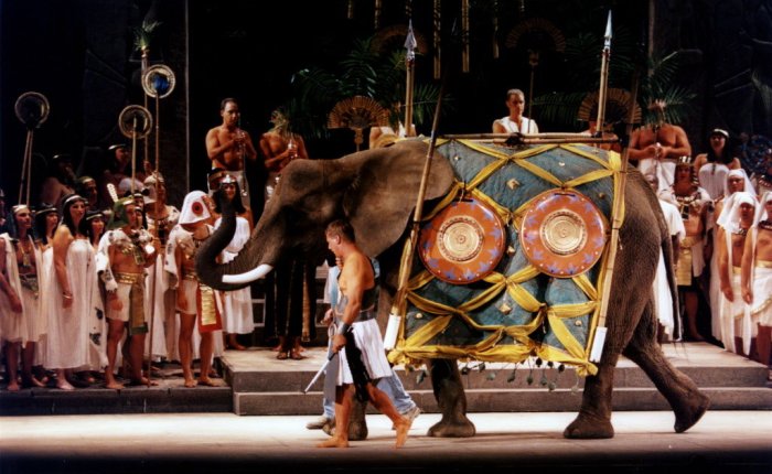 75 jaar geleden: operaregie of het nut van&nbsp;olifantenpoten