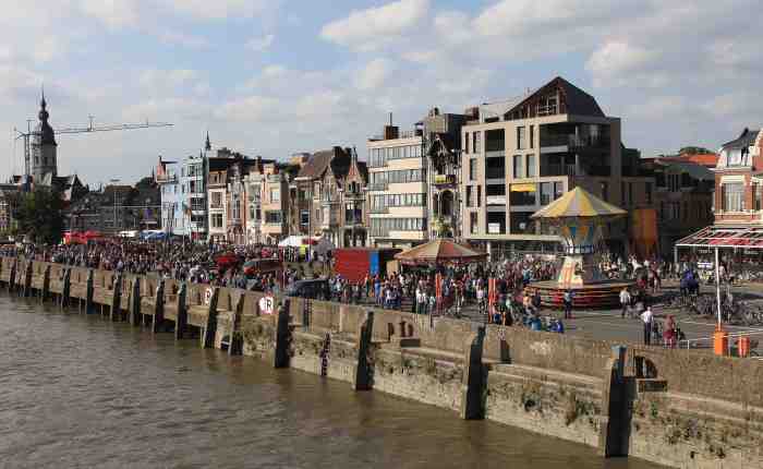 Tien jaar geleden: duizenden bezoekers genieten van ‘Temse in&nbsp;1912’