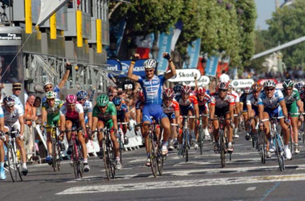 Vijftien jaar geleden: Tom Boonen wint op de Champs&nbsp;Elysées