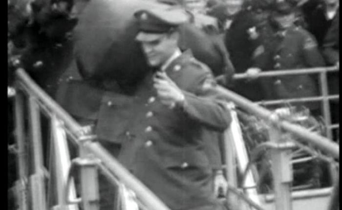 65 jaar geleden: Elvis Presley zwaait af