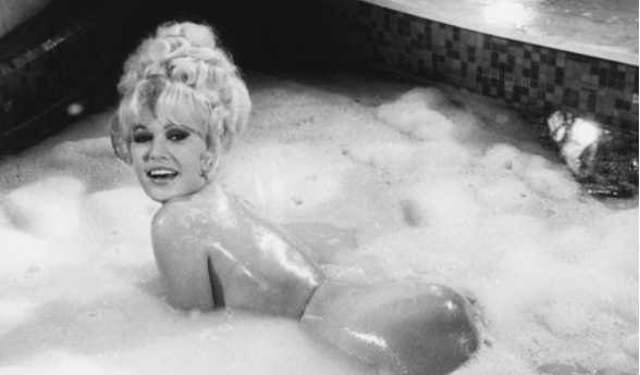 Mamie Van Doren wordt&nbsp;negentig…