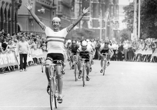 Aad van den Hoek wordt zeventig…