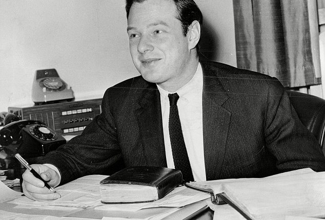 Zestig jaar geleden: Brian Epstein tekent een contract met The&nbsp;Beatles