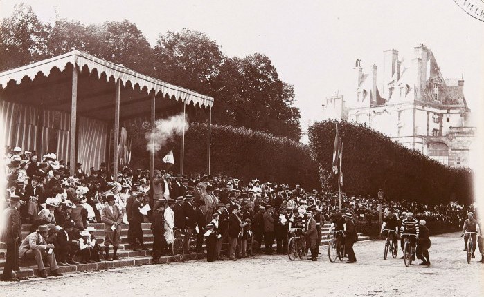 155 jaar geleden: de eerste&nbsp;wielerwedstrijd