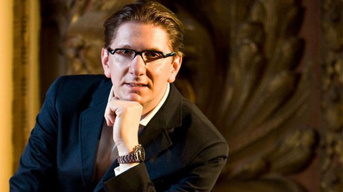 Tien jaar geleden: operadirecteur Aviel Cahn wint&nbsp;N-VA-prijs