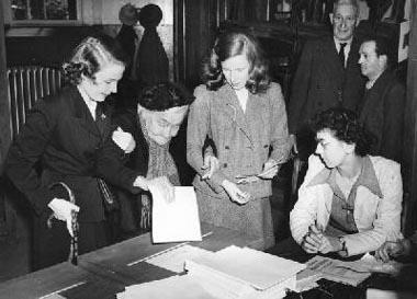 75 jaar geleden: vrouwen mogen in België nu ook aan de parlementsverkiezingen deelnemen