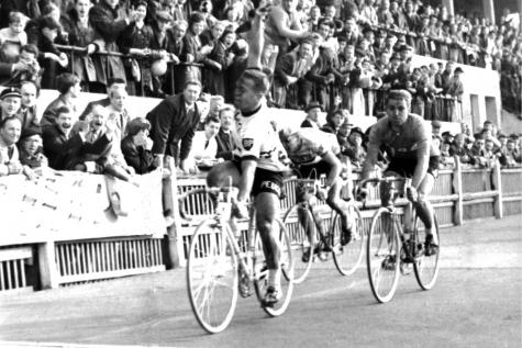 Zestig jaar geleden: Emile Daems klopt Rik Van Looy in&nbsp;Parijs-Roubaix