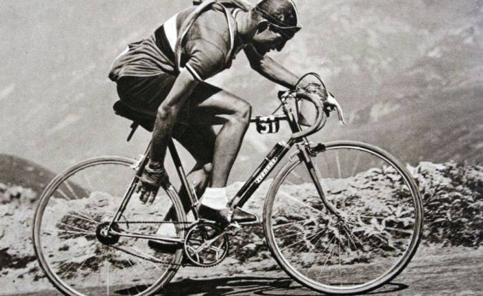 75 jaar geleden Gino Bartali: “Wie heb ik aan de lijn? Hallo? Hallo?”