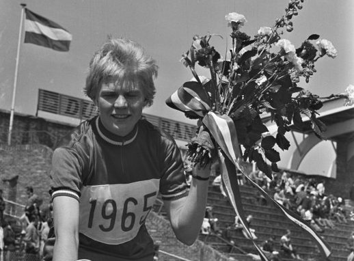 Zestig jaar geleden: Ineke van IJken wordt de eerste Nederlandse wielerkampioene bij de&nbsp;dames