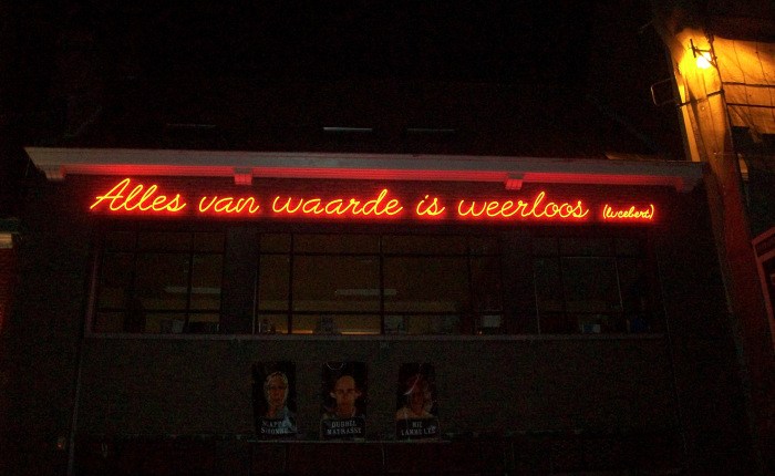 Zeventig jaar geleden: Lucebert vindt de performance&nbsp;uit