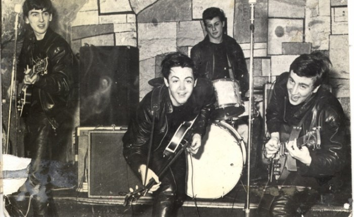 Zestig jaar geleden: Brian Epstein neemt zijn lunchpauze in de&nbsp;Cavern