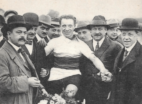 Honderd jaar geleden: Léon Vanderstuyft krijgt de eerste&nbsp;regenboogtrui