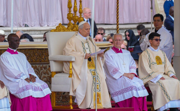 De peperbus van nonkel Miele (91): de nieuwe paus Leo XIV