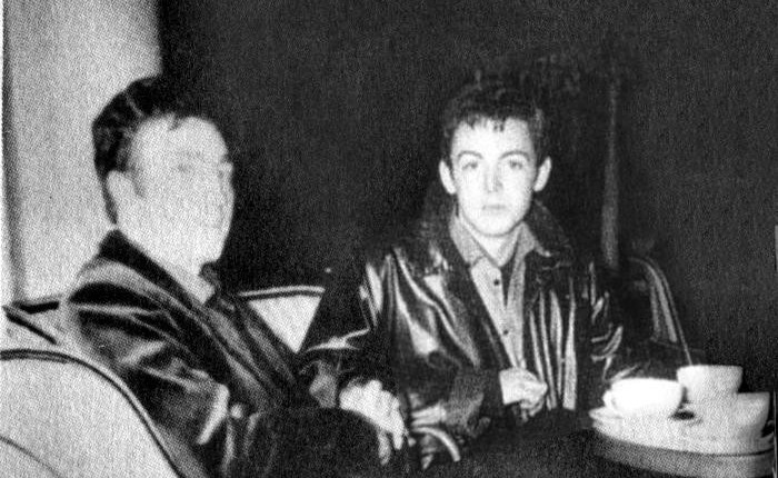 65 jaar geleden: John & Paul liften naar Parijs